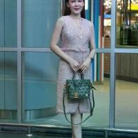 ราคา Coco london กระเป๋าถือ สะพายไหล่ สะพายข้าง มีสายยาว หนัง Safiano nano (1729932507787660008)