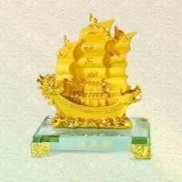 ราคา เรือ เรือสำเภา เรือทอง สำเภามงคล เรือสำเภาทองฐานกระจก พร้อมส่ง ของตกแต่ง ของขวัญ (1729618806015232175)