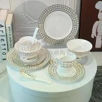 ราคา ชุดเครื่องใช้บนโต๊ะอาหาร สไตล์ยุโรป ลายสก๊อตสีทอง 10 ชิ้น เรียบง่าย ราคาไม่แพง ทำจากกระดูกจีนชั้นดี เหมาะสำหรับอาหารตะวันตก จาน ชาม ช้อน จานรอง และถ้วย รวมกัน (1731532952781882560)