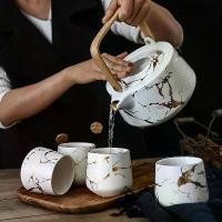 ราคา ชุดน้ำชา ลายหินอ่อน สไตล์ญี่ปุ่นและนอร์ดิก มินิมอล เซรามิกขาวดำ กาน้ำชา 4 ชาม ฐานทำจากไม้กระถินเทศ ชุดของขวัญน้ำชายามบ่าย (1732361281057228590)