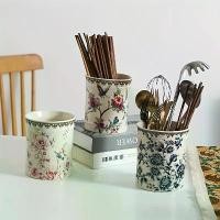 ราคา ที่ใส่ช้อนส้อมเซรามิก, สไตล์ยุโรป, ชุดหม้อ, สำหรับห้องครัว, การออกแบบดอกไม้ตกแต่ง, ที่เก็บช้อนส้อม, มีด, ส้อม, ช้อน, และตะเกียบ, ประเภทกระป๋อง (1732401066649421699)