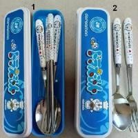 ราคา CODflatware set ชุดเซ็ต ช้อน ส้อม (ตะเกียบ) สแตนเลส 304 พร้อมกล่อง พกพาสะดวก สำหรับ เด็กโต ผู้ใหญ่ ลาย Doraemon โดเรม่อนTikTok (1732290568374617991)