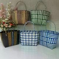 ราคา ตะกร้า กระเป๋า กระเป๋าสะพาย สานเส้นพลาสติกสินค้า OTOP (SIZE-L รุ่น 210) (1732433090627732847)