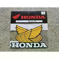 ราคา สติ๊กเกอร์ ปีกนก ฮอนด้า ซ้ายขวา ติด ฝากระเป๋า ถังน้ำมัน Honda ได้หลายรุ่น XL125 C92 C95 SL125 และรุ่นๆ แท้ญี่ปุ่น (1731372073111225522)