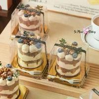 ราคา (แพค50ใบ) กล่องเค้กทรงสี่เหลี่ยม ฐานทอง+ฝาสูง+ส้อม (BX5G) (1732002265170740888)