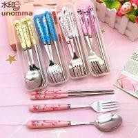 ราคา ชุดช้อนส้อมเด็ก อาหารเย็นสแตนเลส ตะเกียบ ช้อน ส้อม มี Sanrio การ์ตูน พร้อมกล่อง unomma (1731989891720447783)