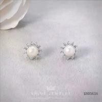 ราคา ต่างหู แบบแป้น ไข่มุกล้อมเพชร ประดับคริสตัลแท้ ขนาดเล็ก เหมาะใส่ติดหู ตุ้มหู เครื่องประดับ ER0563 ValueJewelry สินค้าดี (1731354714273907985)