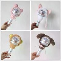 ราคา รองรับแท่งไฟปก, สไตล์เกาหลียุค 17, คารา ลาบูบู้ v2 bag charm ลาบู บู้มา การอง โหล จุ่ม พวงกุญแจ ไหมพรม พวงกุญแจ อัลบั้ม จิ๋ว พวงกุญแจ เชือก หิน มงคล หิน นํา โชค กําไล (1731785481849308849)