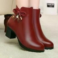 ราคา รองเท้าบูทสั้นกำมะหยี่ฤดูหนาว ส้นกลาง สำหรับผู้หญิง ส้นหนาและขนาดกลาง รองเท้าหนัง รองเท้า สูง รองเท้า ส้น รองเท้า หมี รองเท้าส้นสูงพันขา ဒ ေ รองเท้า ส้นสูง รองเท้า รองเท้า ส้น แก้ว 1 นิ้ว (17316302769