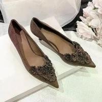 ราคา รองเท้าส้นสูง ส้นกริช สำหรับผู้หญิง สไตล์ฤดูใบไม้ร่วง ปลายแหลม ส้นเตี้ย รองเท้าผู้หญิง รองเท้า ผ้าใบ y2k shoes alisa รองเท้า super tall shoes chinese รองเท้า ส้น แก้ว 1 นิ้ว (1731725755243006303)