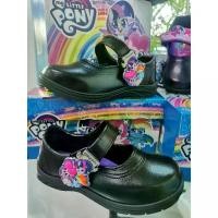 ราคา [COD Chappy PN8989 แม่เหล็ก รองเท้านักเรียนหญิง รองเท้านักเรียนหนังดำ รองเท้านักเรียนประถม รองเท้านักเรียนอนุบาล Pony โพนี่ (1732300463337932240)