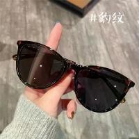 ราคา แว่นกันแดดพิมพ์ลายเสือดาว เทรนด์บุคลิกภาพ กรอบใหญ่ ป้องกันรังสียูวี แฟชั่นระดับไฮเอนด์ อเนกประสงค์ โพลาไรซ์ สไตล์เรโทร แว่นตา สายตาสั้น sunglasses แว่น กรอง แสง คอมพิวเตอร์ แ (1731890573294011876)