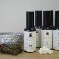 ราคา Room Spray x3 ส้มป่อย ดอยบุษราคัม | สเปรย์มงคล กลิ่นหอมละมุน น้ำมนต์ส้มป่อย น้ำอบ 50ml (ชุด 3 ขวด) (1732302616945723995)