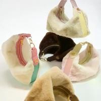 ราคา Sugarless Uptown Girl bag กระเป๋าขน กระเป๋ากําลังฮิตในติ๊กต๊อก 10 นิ้ว (1730850468627712923)