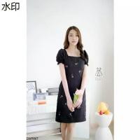 ราคา พร้อมส่ง DRESS WORLD ชุดเดรส เดรสสั้นแขนตุ๊กตาคอเหลี่ยม สีดำ (1731366356778386622)