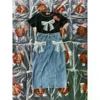 ราคา ชุดยีนส์ ชุดเซตกระโปรง เสื้อยืด+กระโปรงยาว ปักโบว์ 3d งานป้าย queen ขายดี (1732163962821183217)