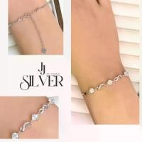 ราคา สร้อยข้อมือ เพชรโมซาไนท์ เงินแท้ จี้เพชรโมอีส 1 กะรัต 3 เม็ด (1731986488206132512)