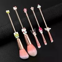 ราคา ชุดแปรงแต่งหน้า Sanrio 5 ชิ้น ดีไซน์ Hello Kitty, Cinnamoroll, My Melody และ Kuromi น่ารัก มีด้ามสีชมพู ขนแปรงสังเคราะห์ เหมาะสำหรับรองพื้น อายแชโดว์ และไฮไลท์ ใช้งานได้จริง มาพร (1732284805872387448)