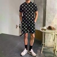 ราคา CZ HOME ชุดเซ็ตผู้ชาย เสื้อยืดแขนสั้น กางเกงวอร์มขาสั้น เสื้อผ้าแฟชั่นผู้ชาย สไตล์เกาหลี เสื้อยืดคอกลม+กางเกงขาสั้น (1732293819044889696)