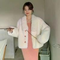 ราคา Candy Furry เสื้อแจ็คเก็ตขนกระต่าย สีขาว size M (ส่งต่อ) ชุดไปดิสนีย์ ขายดี (1731633343911396773)
