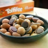 ราคา STORCK Toffifee hazelnut in caramel with creamy nougat and chocolate นํ้าหนัก 400 กรัม BBF.06/06/25 (1731165466621807024)
