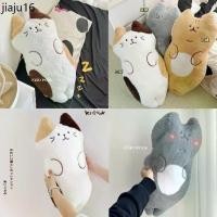 ราคา แนะนำ พร้อมส่งตุ๊กตาแมว ตุ๊กตาแมวญี่ปุ่น Neko plushies cat doll ตุ๊กตาแมวสามสี หมอนข้างแมว ตุ๊กตาแมวน่ารัก พุงขาว 23184 (1732088937146517499)