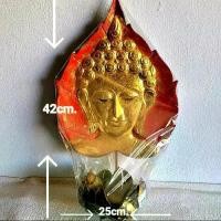 ราคา หน้าพระใบโพธิ์ไม้แกะสลักด้านล่างเป็นเชิงเทียน งานตกแต่งสะไตร์ล้านนาส่วนล่างเป็นเชิงเทียนดอกไม้จากเหล็กดัดสีทองเหลือง สุง33cm. งานตกแต่งผนังแบบเเขวน wooden souvenir wrought iron flowers (17310579647067