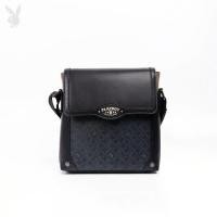 ราคา PB:รุ่น Playboy Men's Bag (C)กระเป๋าสะพายข้างผู้ชาย รหัส ST-B224PBM221-BL ดีไซน์แมสเซนเจอร์ปั๊มลายอักษรนูนโลโก้ PB สีน้ำเงินกรม (1729604770610776678)