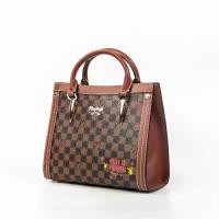 ราคา PLAYBOY รุ่น Women's Bag (C) กระเป๋าสะพายข้างผู้หญิง รหัส ST-B233PB523-BR ดีไซน์ลายหมากฮอตทรงกล่องสกรีนลาย สีน้ำตาล (1730069125916887183)