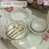 ราคา ส่วนลดมากมาย Violet Flamingo [สินค้าพร้อมส่งจากไทย] จานสีขาวสไตล์วินเทจ รุ่น Vintage White จานเซรามิคสลักลายดอกไม้รอบจาน (1732069803718641387)