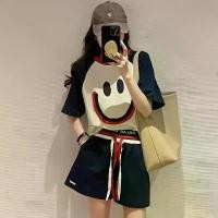 ราคา ชุดกีฬา ผู้หญิง ฤดูร้อน 2025 แฟชั่นใหม่ ปักยิ้ม สไตล์เกาหลี หลวมและลำลอง แขนสั้น กางเกงขาสั้น ชุดสองชิ้น เสื้อ กีฬา แขน สั้น บอล แท้ มือ สอง กางเกง บุรีรัมย์ ตัว ใหม่ ฟุตบอล live (1732106458412254608)