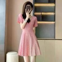 ราคา เดรสแฟชั่นสตรี ไซส์เล็ก สไตล์ชาแนล สีชมพู คอวีฝรั่งเศส เดรสหน้าร้อน สไตล์ฝรั่งเศส สำหรับผู้หญิง ปี 2025 มาใหม่ มินิเดรส สวย ๆ เดรส สุภาพ เดรส เรียบร้อย ชุด มินิเดรส ชุด เวียด (1732392811550180554)