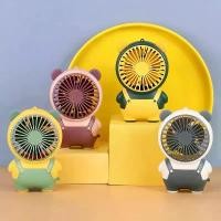 ราคา พัดลมตั้งโต๊ะ ขนาดเล็ก แบบพกพา ชาร์จ USB เย็นไว ใช้งงานง่าย พกพาสะดวก ลายการ์ตูนน่ารักHandheld Desktop Fan (1732271001198299109)