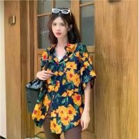 ราคา เสื้อลายดอกผู้หญิง เสื้อฮาวาย สีน้ำเงินดอกเหลือง ชุดไปทะเล แขนสั้นกระดุมหน้า ผ้าไหมอิตาลี แห้งไว สีไม่ตก ยับยาก ใส่เล่นน้ำ ทำบุญ เสื้อสงกรานต์ เสื้อ ฮาวาย วินเทจ premium linen (1732339526815878064)