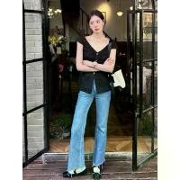 ราคา Angella black top with button ️ เสื่อ blouse สีดำ แขนกุด พร้อมกระดุมหน้า คอวี สินค้าพร้อมส่ง (1731643581851535054)
