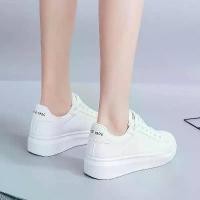 ราคา PLUR - รองเท้ากีฬาสไตล์น่ารักและใหม่สำหรับผู้หญิง รองเท้าผ้าใบกีฬาสไตล์เกาหลี สีทึบ สีขาว ลดราคา Sneakers Running Shoes White shoes Korea style Student High quality (1729769701240178911)