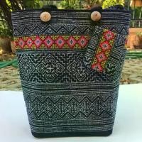 ราคา แนะนำ แนะนำ สวยเวอร์วัง กระเป๋าสะพายไหล่ ลายไทย ผ้าย้อมคราม ผ้าฝ้ายพิมพ์ลาย Handbag handmade กระเป๋าผู้หญิงเหนือ ลายช้าง ลายปักมือม้ง กระดุมกระลาTikTok (1731327318660974498)