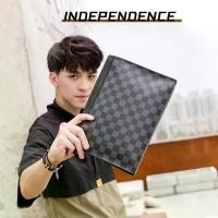 ราคา XM-3905 กระเป๋าคลัชผู้ชาย กระเป๋าถือลายสก็อต [แถมฟรีกระเป๋าใส่บัตร] กระเป๋าแฟชั่น PU Leather Black Plaid Handbag (1729607266309213049)