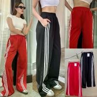 ราคา Korea warm pant กางเกงวอร์มขายาวทรงกระบอกดีเทล แต่งแถบขาวด้านข้างตัดกับสีกางเกง มีกระเป๋าข้าง ใช้งานได้จริง ทรงสวย ขายดี (1731775945333310732)