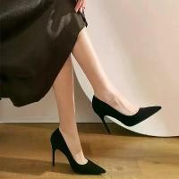ราคา รองเท้าส้นสูง Stiletto พลัสไซส์ มาใหม่ในปี 2025 นิ้วเท้ามัฟฟิน สีดำ คัทชันต่ำ เหมาะสำหรับฤดูใบไม้ผลิและฤดูใบไม้ร่วง รองเท้าทำงานมืออาชีพสำหรับผู้หญิง lucite heels christian louboutin heels เกือก (1731