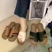 ราคา รองเท้าแตะหนีบนิ้วเท้าสีน้ำตาลแบน ดีไซน์เก๋ไก๋ เหมาะสำหรับฤดูใบไม้ร่วงและฤดูหนาว สวมใส่ชายหาดกลางแจ้ง พื้นนุ่ม รองเท้าชาวโรมันผู้หญิง doll heels รองเท้า รูป เป็ด รองเท้า หัวจ (1732316246109162462)