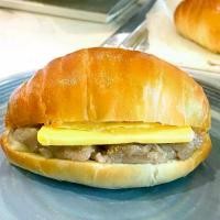 ราคา Taro Butter with Mozzarella Cheese Pan / ปังเผือกเนยมอสเซอเรลล่าชีส (1732240997916837552)