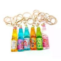 ราคา พวงกุญแจโซดาโมลิบล็อกจำลอง, Charmentt, โมเดลญี่ปุ่น Ramune Soda, เครื่องประดับบ้านตุ๊กตาน่ารัก, เครื่องประดับกระเป๋า, ของเล่นลูกปัด, มาใหม่ (1731861721342903390)