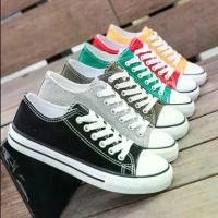 ราคา รองเท้าผ้าใบทรงเตี้ย, รองเท้าผู้ชายและผู้หญิง, สไตล์เกาหลีคลาสสิก, อเนกประสงค์, รองเท้าผ้าใบกีฬาลำลอง, เหมาะสำหรับนักเรียน, รองเท้าผ้าใบ, รองเท้าผ้า, ปี 2025 lurchers hello polo (1731522254015530154)