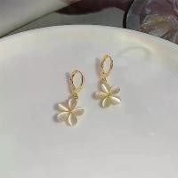ราคา ส่งฟรี Sweetssparkles ต่างหูเกาหลี ต่างหู ก้านเงินแท้ ชุบทอง 14k ประดับเพทายดอกไม้ Earring Fashion FL00022 ที่นิยมมากที่สุด (1732316817885727704)