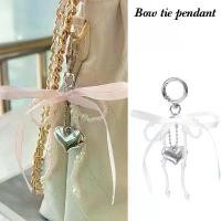 ราคา Ribbon Bow ลูกปัดพวงกุญแจเกาหลีสดหัวใจหวานกระเป๋าจี้กุญแจหรูหราประณีตของขวัญระดับไฮเอนด์พวงกุญแจเครื่องประดับเครื่องประดับอุปกรณ์เสริมพวงกุญแจรถ ขาตั้งมือถือ ในรถยนต์ ปลอก หุ้ม พวงมาลัย (1732241470973