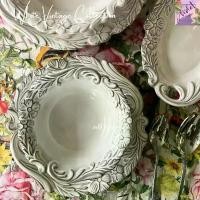 ราคา wedb77 COD Violet Flamingo [สินค้าพร้อมส่งจากไทย] จานสีขาวสไตล์วินเทจ รุ่น Vintage White จานเซรามิคสลักลายดอกไม้รอบจาน (1732435899929757652)