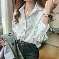 ราคา CHERRY.W285เวอร์ชั่นเกาหลี เสื้อเชิ้ตลายทางสีน้ำเงินเข้ม Retro professional เสื้อเชิ้ตทำงานหลวม 2 สีโคมไฟแขนเสื้อลเสื้อเชิ้ต shirt (1732281187894856480)