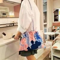 ราคา Hello Daisy :Gyoza bag กระเป๋าแคนวาสหูรูดทรงเกี๊ยว ใส่ ipad ได้ทุกรุ่น ใส่หนังสือหนักได้ สายสะพายยาว สินค้าแนะนำ (1731807214211859867)