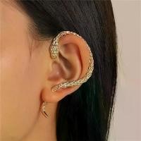 ราคา ต่างหูสตั๊ดเจาะรูงูขนาดเล็ก สไตล์เรโทร บุคลิกภาพฮิปฮอปเกินจริง สีเข้ม ดีไซน์รูปงูบิดเกลียว tracker earrings (1731940580962241131)